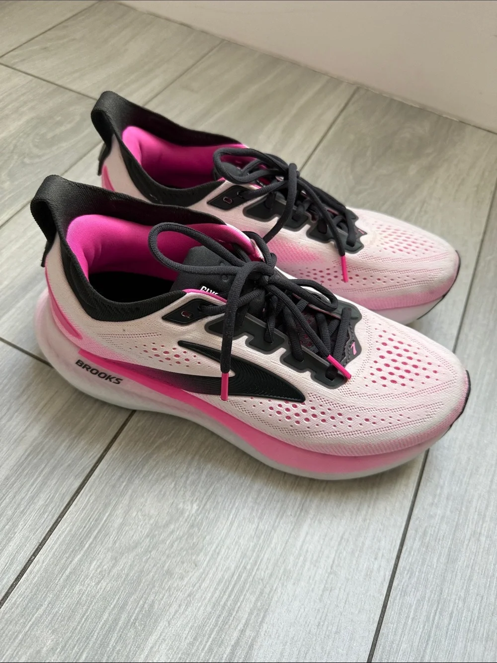 Brooks Glycerin 23 White - Phantom - Cyber Pink, Size 10